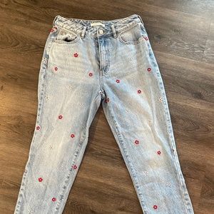 Denim pants with embroidered flowers